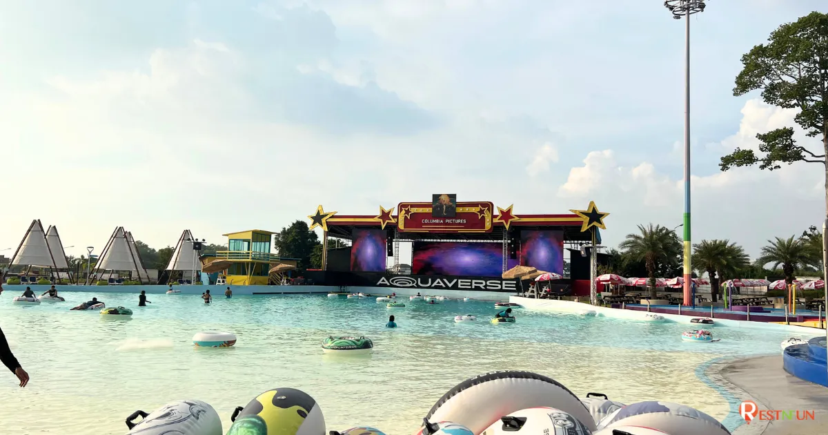 สระน้ำขนาดใหญ่ที่ aquaverse water park pattaya